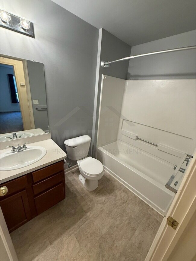 Building Photo - 47576 Pembroke Dr