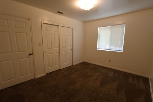 Building Photo - Spacious 3-Bedroom Duplex with Private Patio – Quiet North Bakersfield Location