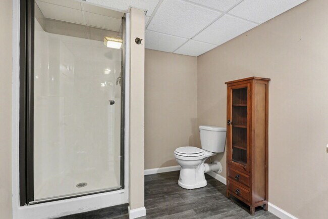 Building Photo - Beautifully Updated 4-bedroom, 2-bathroom Rental Property- $2100/Month