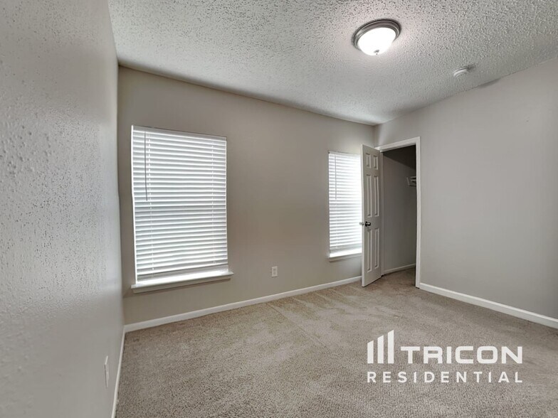 Building Photo - 2610 Townhall Ln