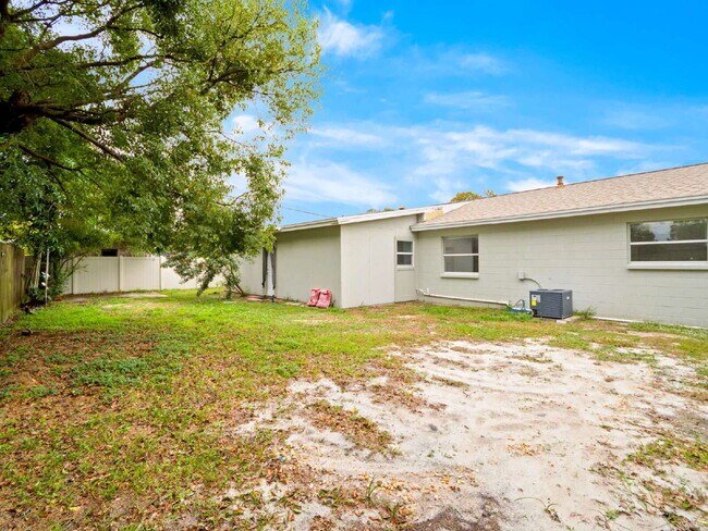 Building Photo - 905 Lisa Dr