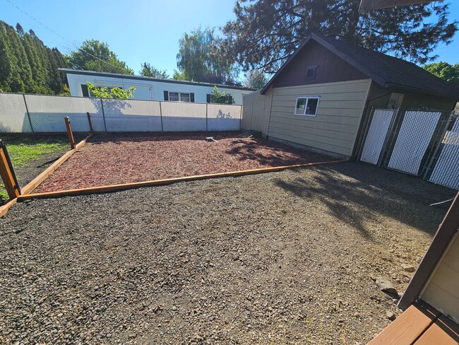 Building Photo - 10202 White Birch Ln