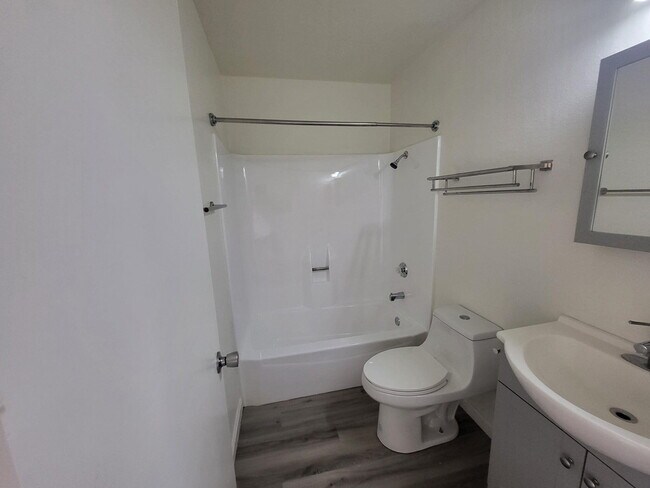 Building Photo - 82075 Country Club Dr