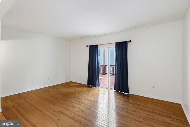 Building Photo - 8867 Willowwood Way