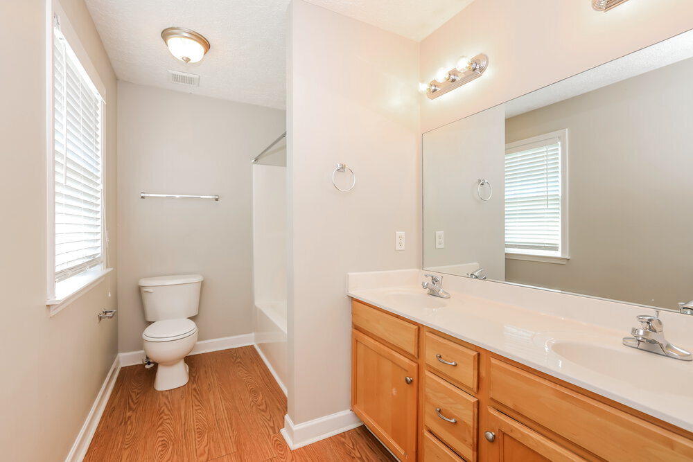 Building Photo - 1620 Beaconcrest Cir