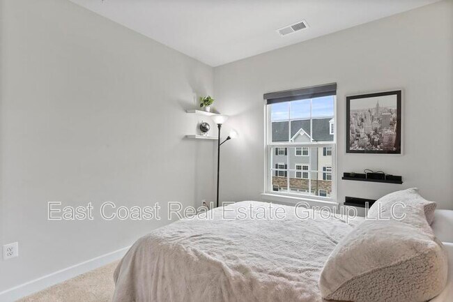 Building Photo - 1716 Atlas Dr