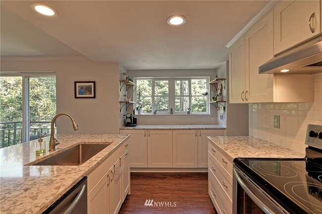 Building Photo - Fremont – Updated 2 Bedroom / 1 Bath Condo...