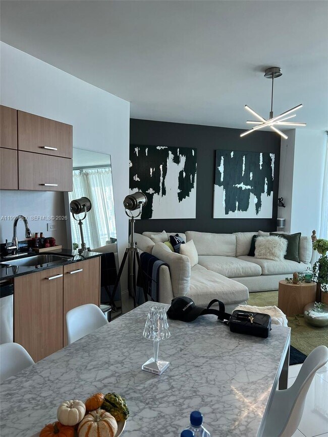 Building Photo - 350 S Miami Ave