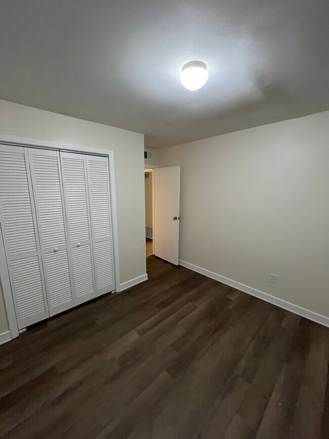Building Photo - 609 NW Fieldcrest Dr