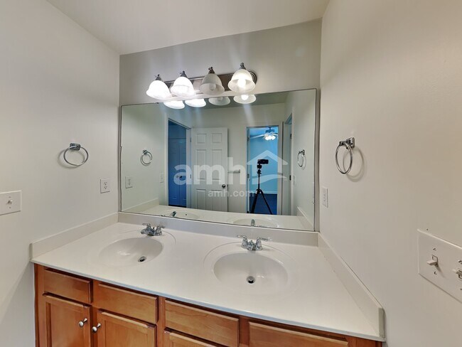 Building Photo - 6747 Thistle Down Dr