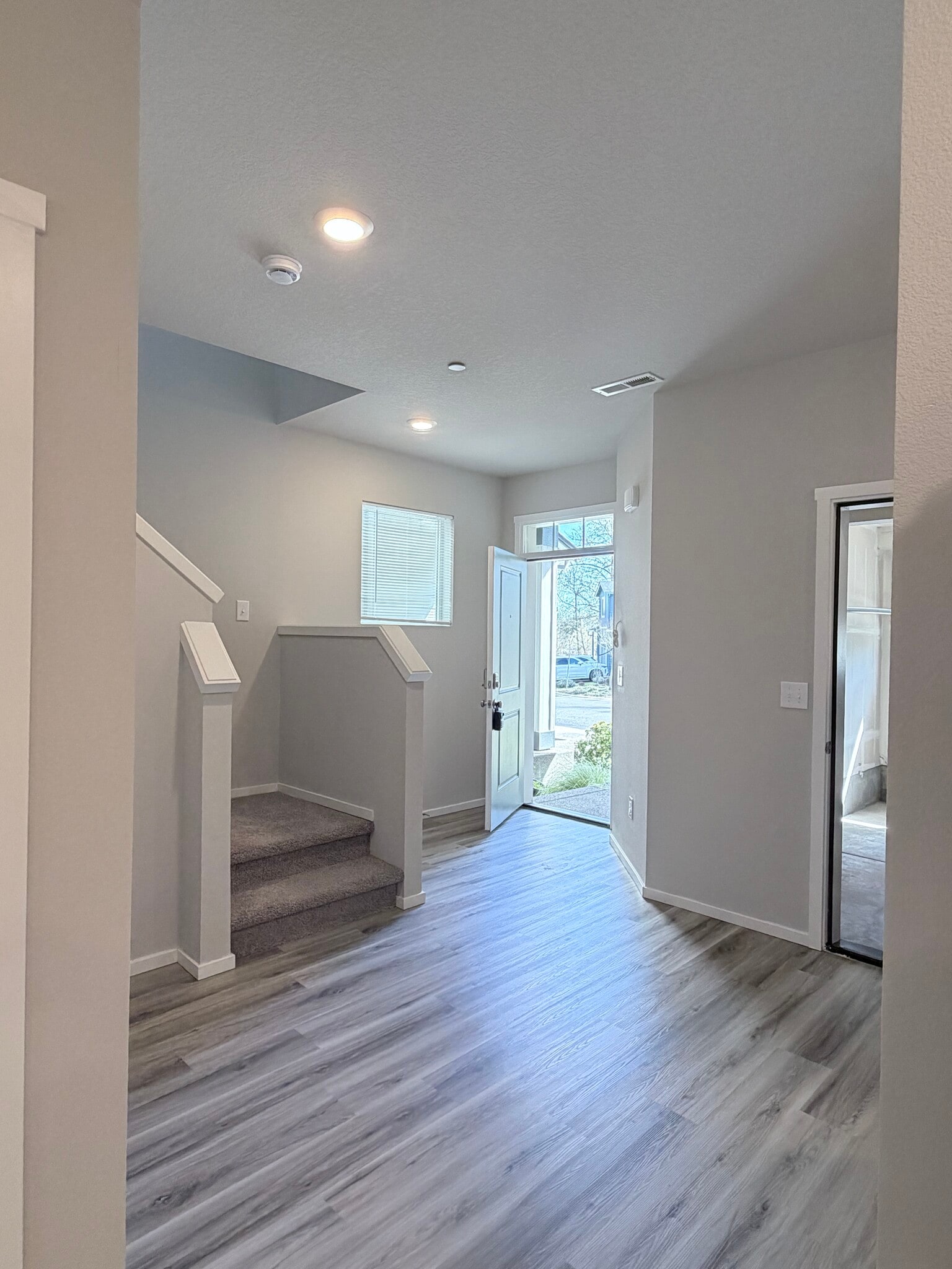 Building Photo - 9452 N Chestnut Ct