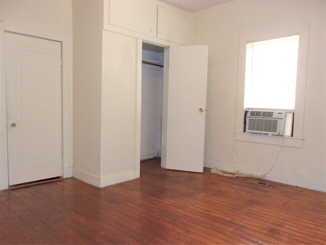Building Photo - 523 SW 26th St