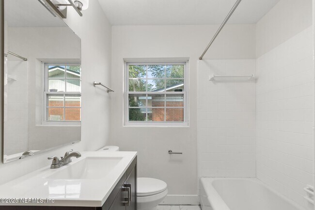 Building Photo - 4103 San Remo Dr