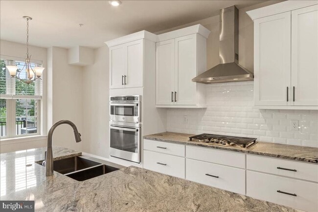 Building Photo - 264 W Ashland St