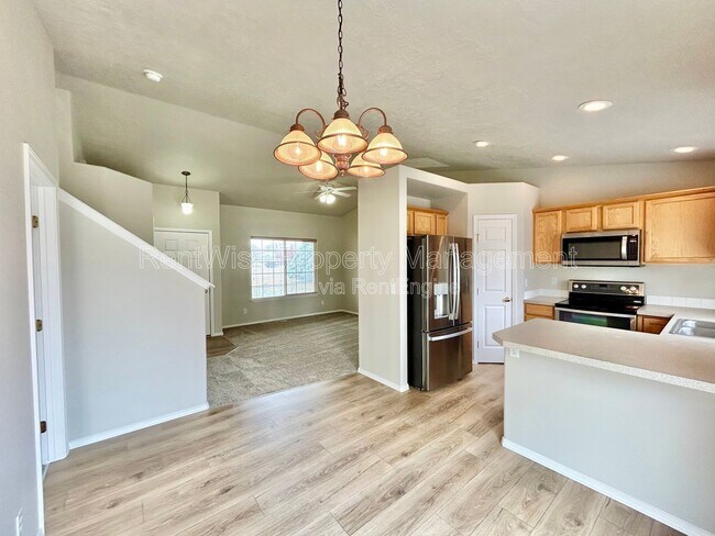 Building Photo - 668 N Quarter Moon Ave