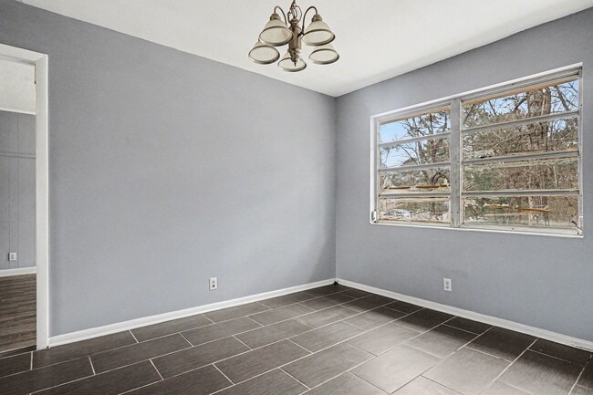 Building Photo - 1147 Oakley Dr