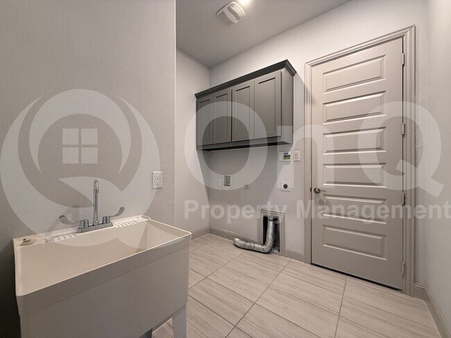 Building Photo - 14697 Valley Trl