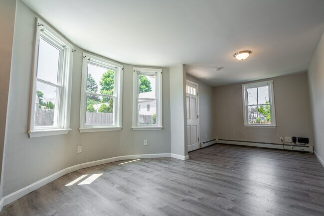 Building Photo - 9 Veto St