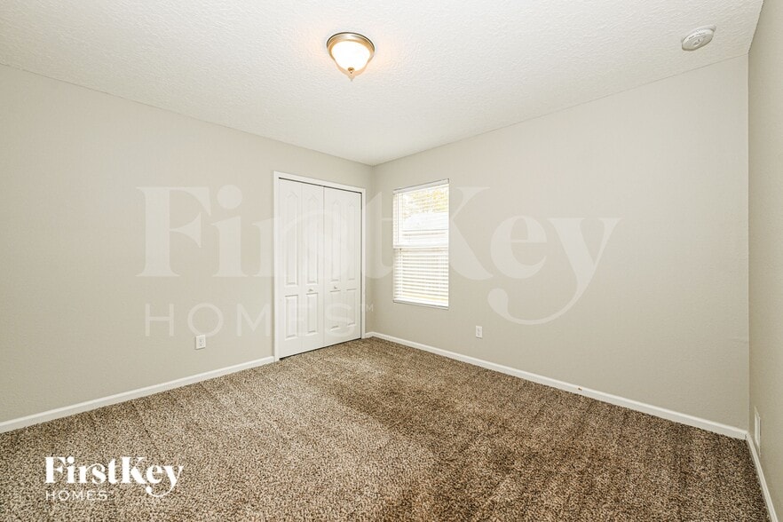 Building Photo - 403 W New England Dr