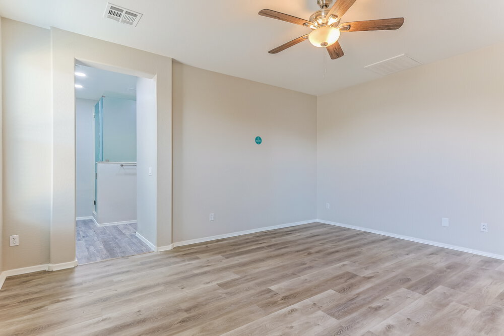Building Photo - 46186 W Holly Dr