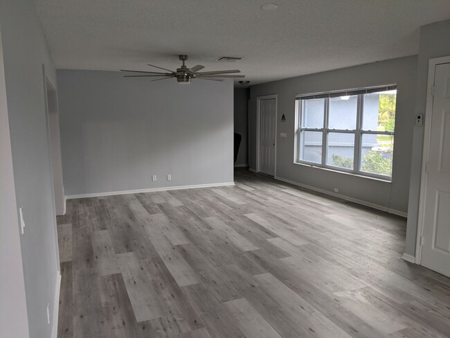 Building Photo - OCEAN ACCESS WATERFRONT! 3 bed / 2 bath wi...