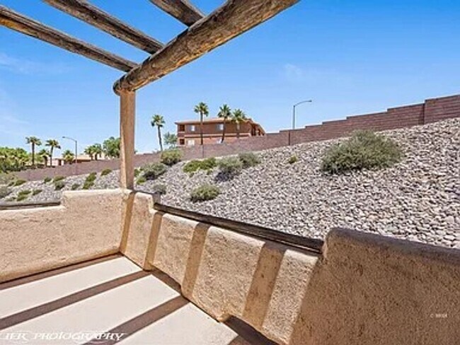 Building Photo - APPLICATION PENDING- Spacious & Move-In Re...