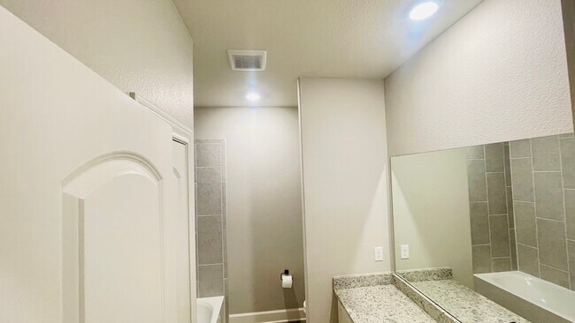 Building Photo - 2104 Hardwick Dr