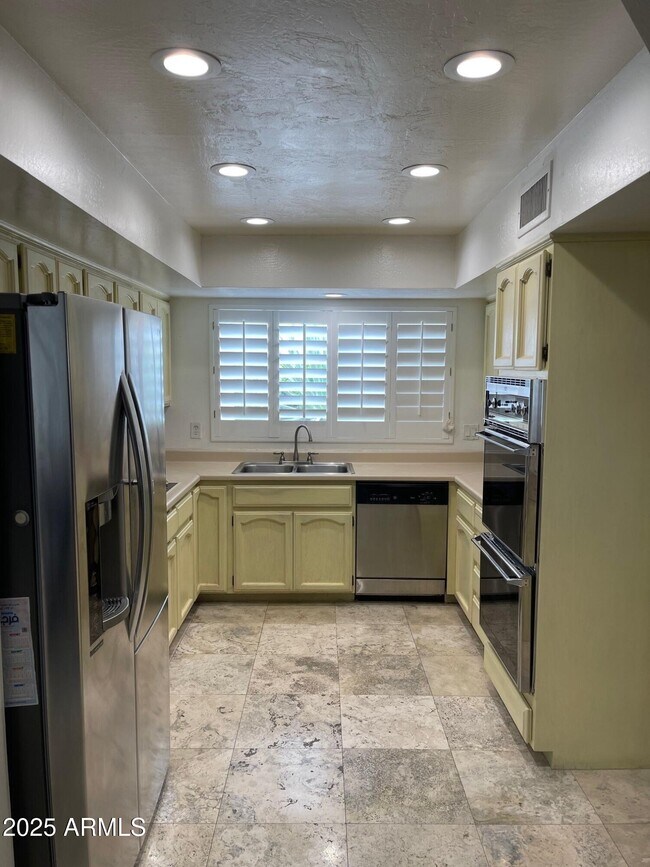 Building Photo - 8502 E San Bernardo Dr
