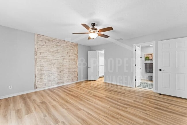 Building Photo - Beautifully updated 4-bedroom, 3-bath duplex in Branson!