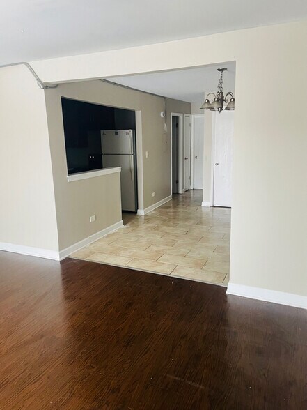 Building Photo - 1902 N Green Ln N