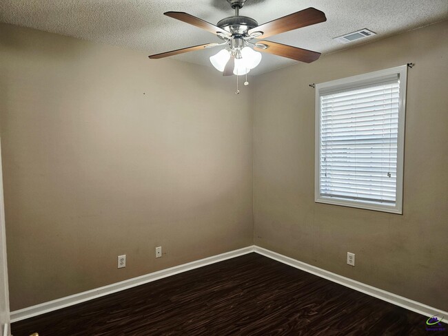 Building Photo - 217 Willis Creek Rd