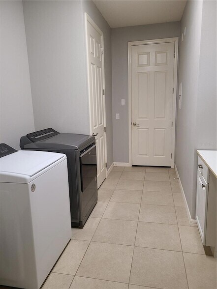 Building Photo - 629 Rosemary Cir