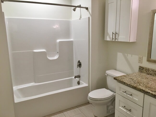 Building Photo - 875 Elm St