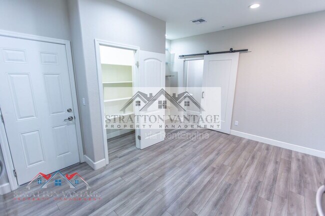 Building Photo - 1406 W Main St