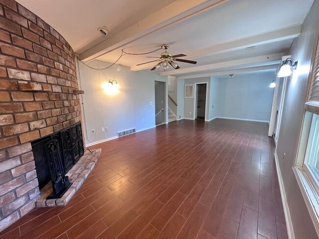 Building Photo - Two Bedroom Duplex in Kentwood!