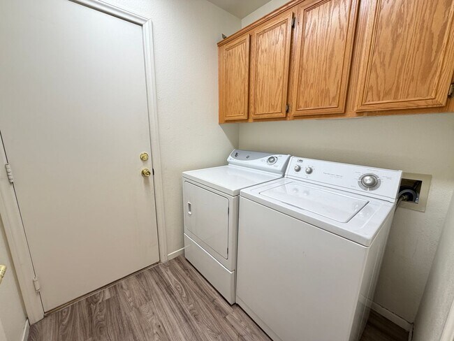 Building Photo - 9841 Double Rock Dr