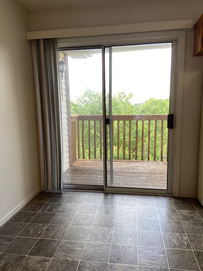 Building Photo - Condominium in FoxPointe