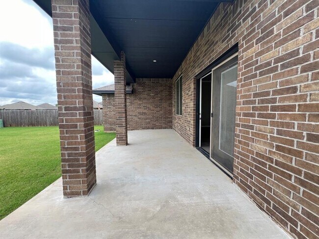 Building Photo - 8722 SW 40th Ter