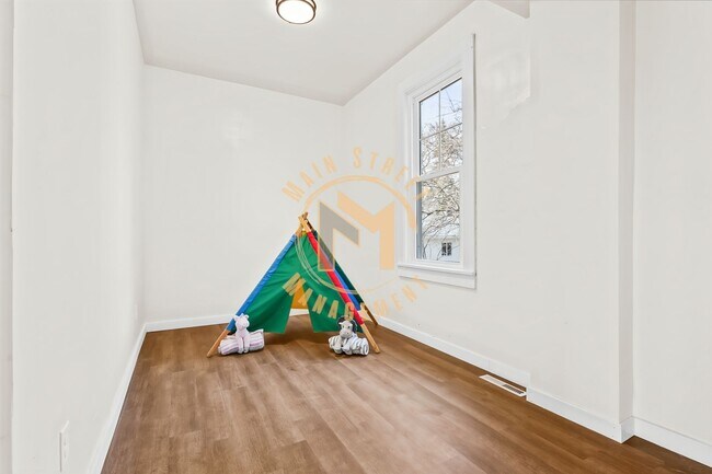 Building Photo - 503 N Michigan St