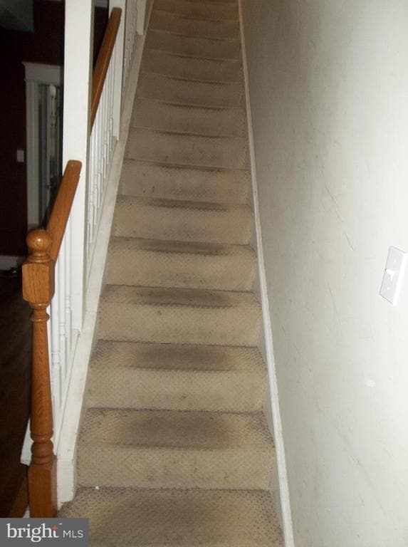 Building Photo - 623 Morris Pl NE