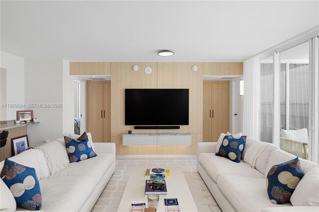 Building Photo - 1800 Sunset Harbour Dr