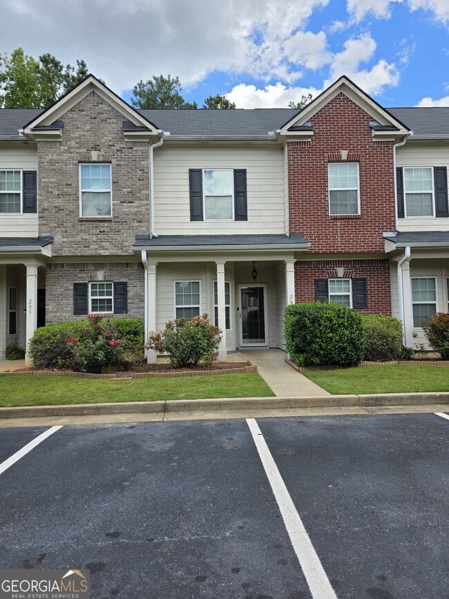 Primary Photo - 207 Granite Way