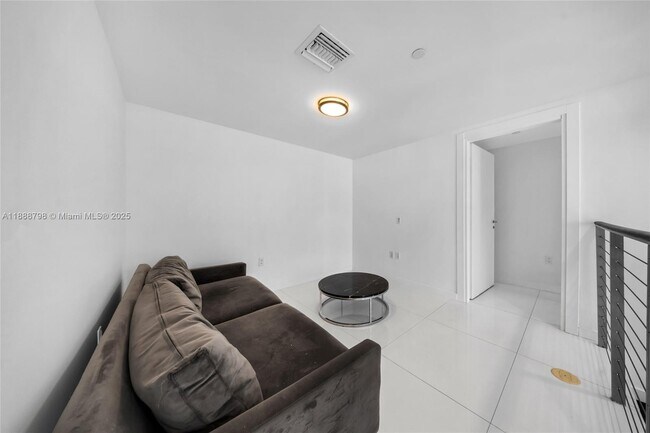 Building Photo - 200 Biscayne Blvd Way