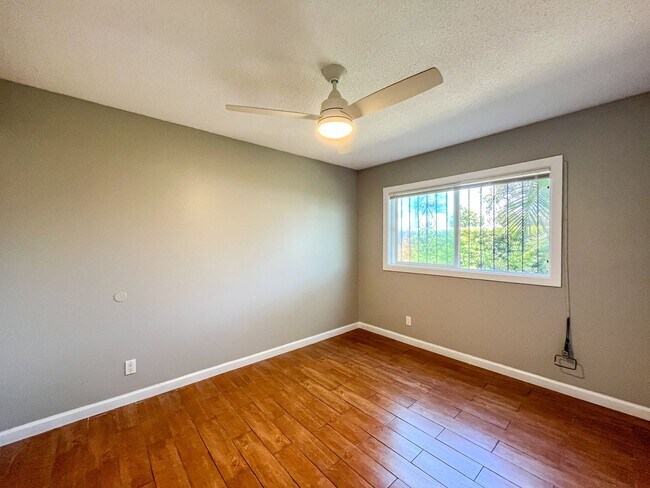 Building Photo - 11303 S Lemoli Ave