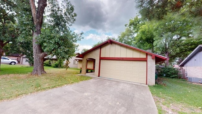 Primary Photo - 9215 Hunters Trace E