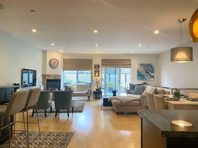 Building Photo - 525 Gough St