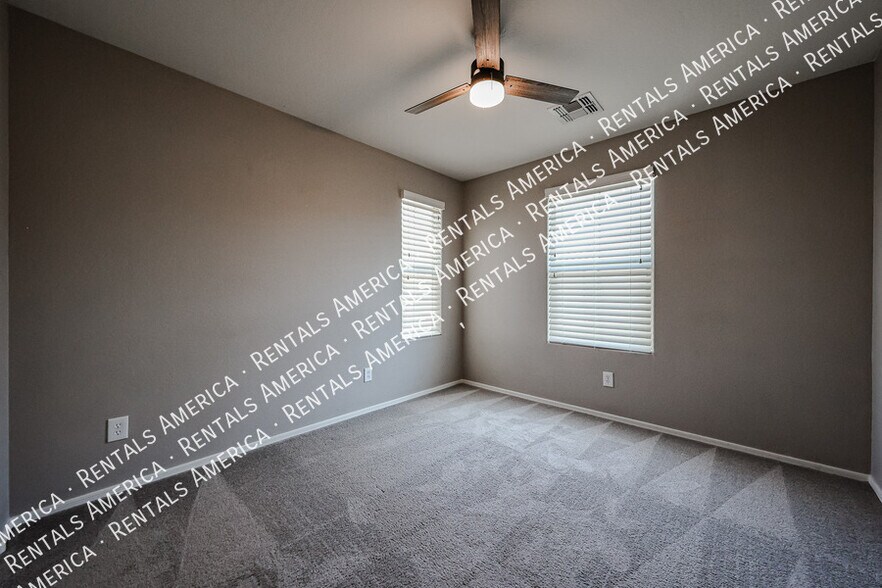 Building Photo - 257 N 56th Pl