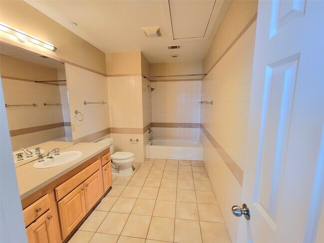 Building Photo - 2315 Harborside Dr