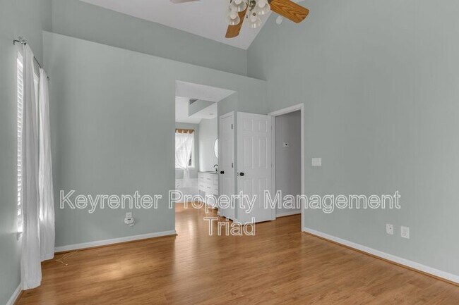 Building Photo - 3391 Valley Crossing Dr