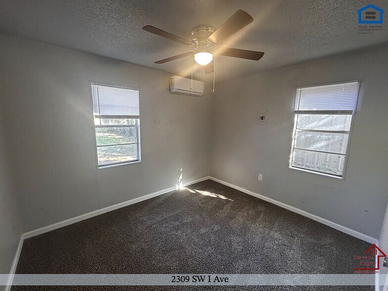 Building Photo - 2309 SW I Ave